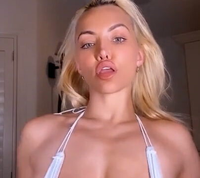 Lindsey Pelas onlyfans leaks – teasing big boobs